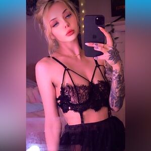 Meet your Posher, April